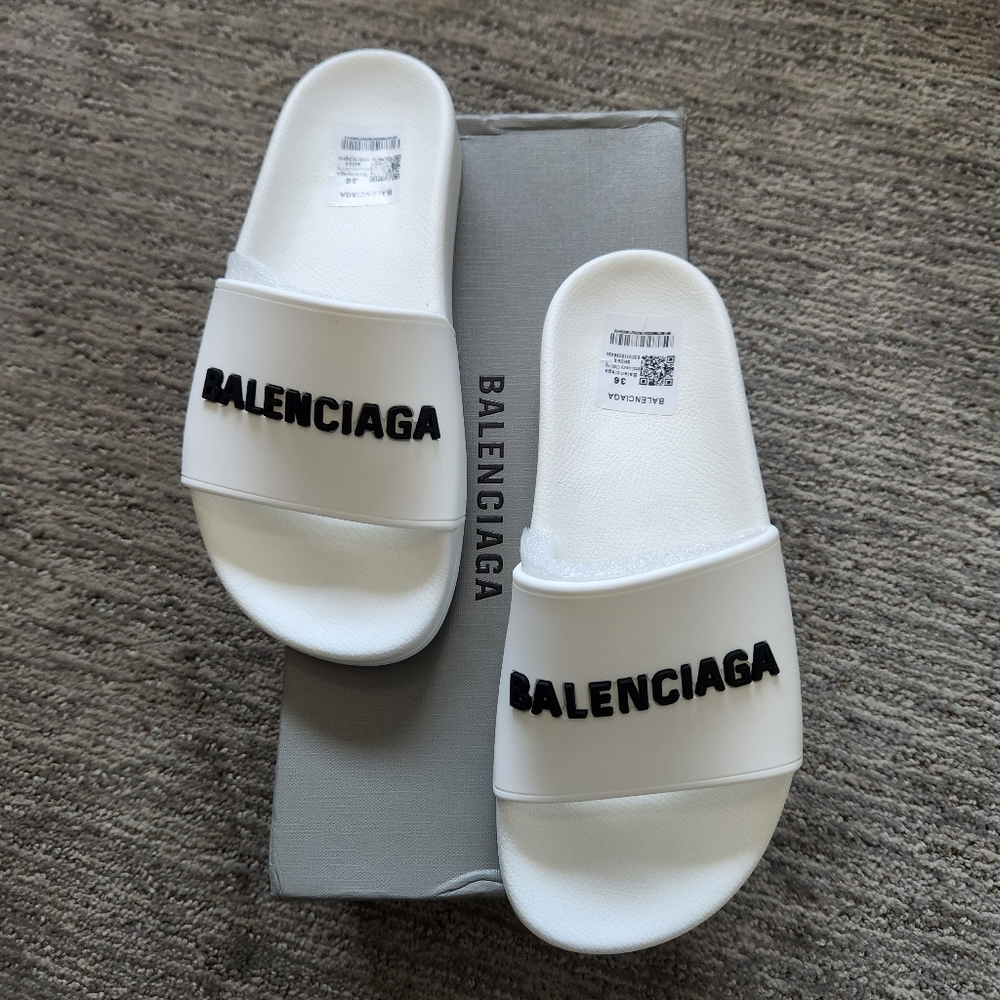 BUNDLE - NIB New Designer Logo Pool Slides